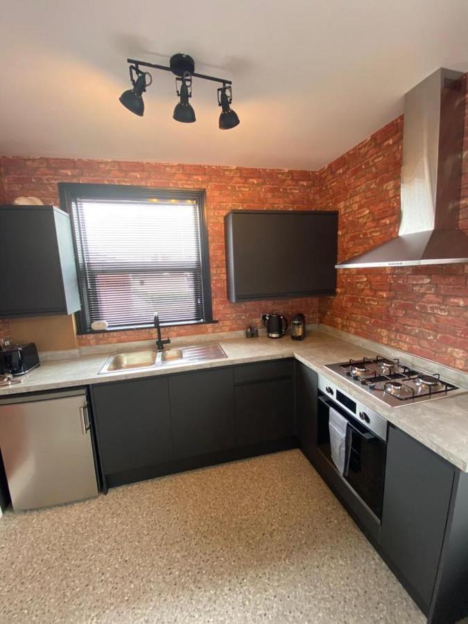شقة 1 Bed Flat With Parking Near Town Centre إيمسوورث المظهر الخارجي الصورة