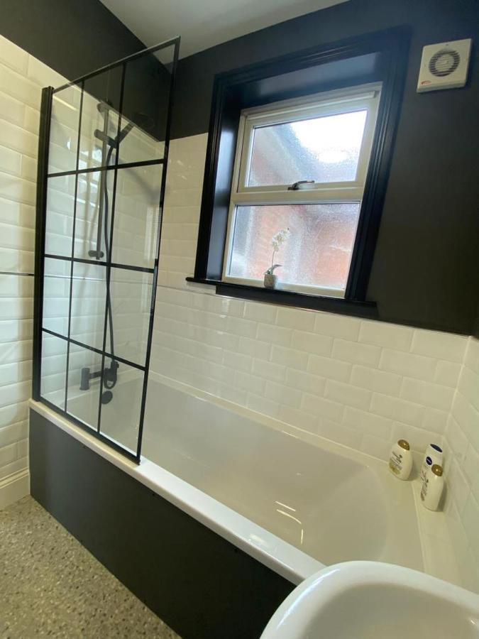 شقة 1 Bed Flat With Parking Near Town Centre إيمسوورث المظهر الخارجي الصورة